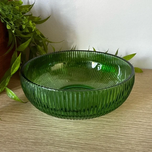 Emerald Ribbed Glass Bowl - Picture 5 of 5